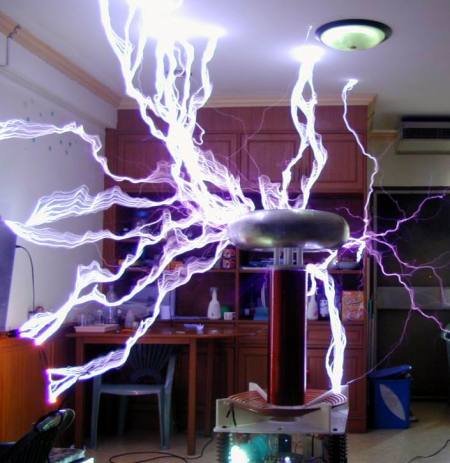 Tesla coil making lots of sparks